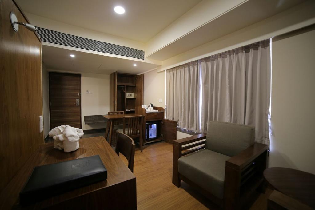 The Basil Park Hotel Bhavnagar Bilik gambar