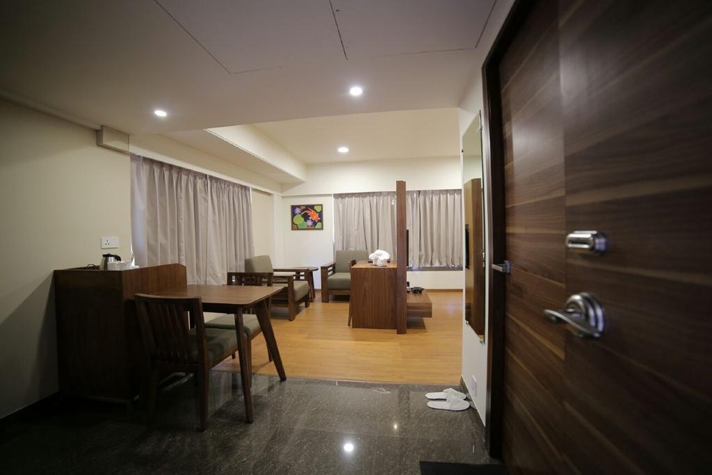 The Basil Park Hotel Bhavnagar Bilik gambar